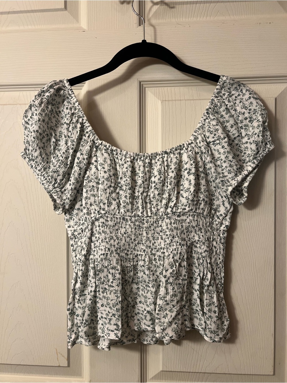 Hollister White Floral Smocked Peplum Top - Picture 2 of 3